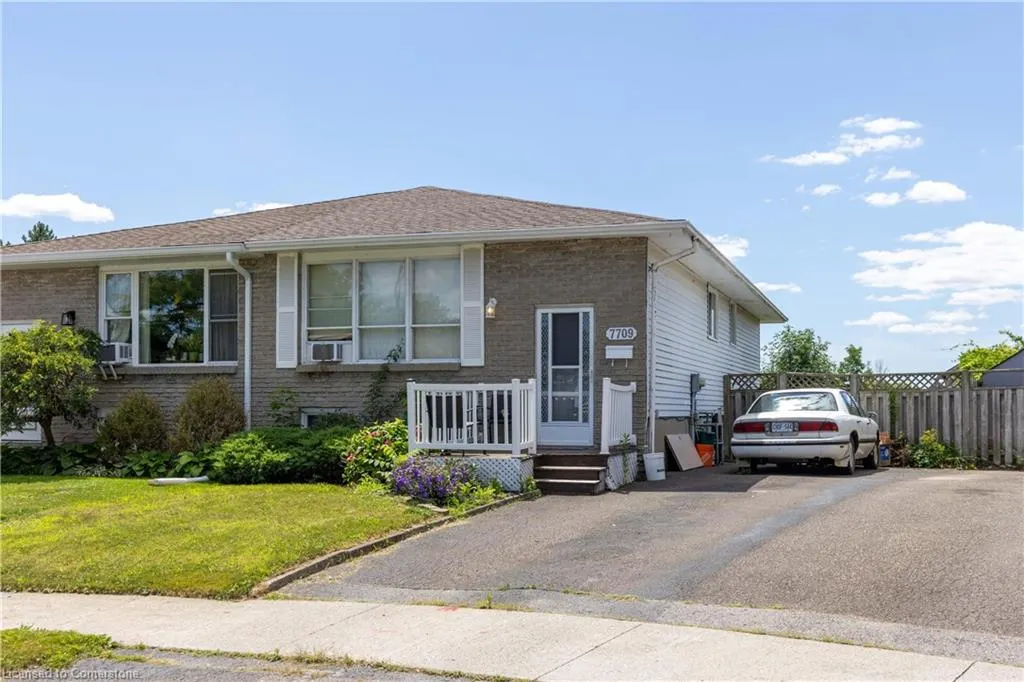 7709 Ronnie Crescent