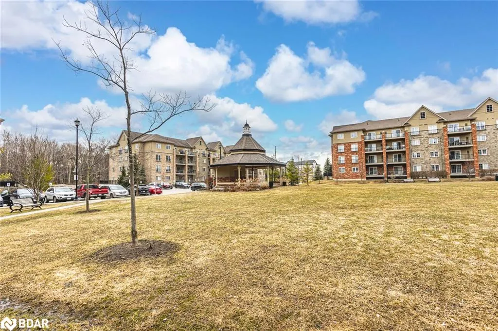 43 Ferndale Drive S, #305