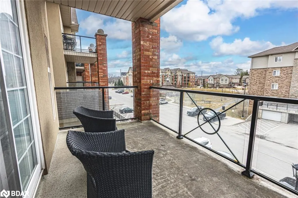 43 Ferndale Drive S, #305