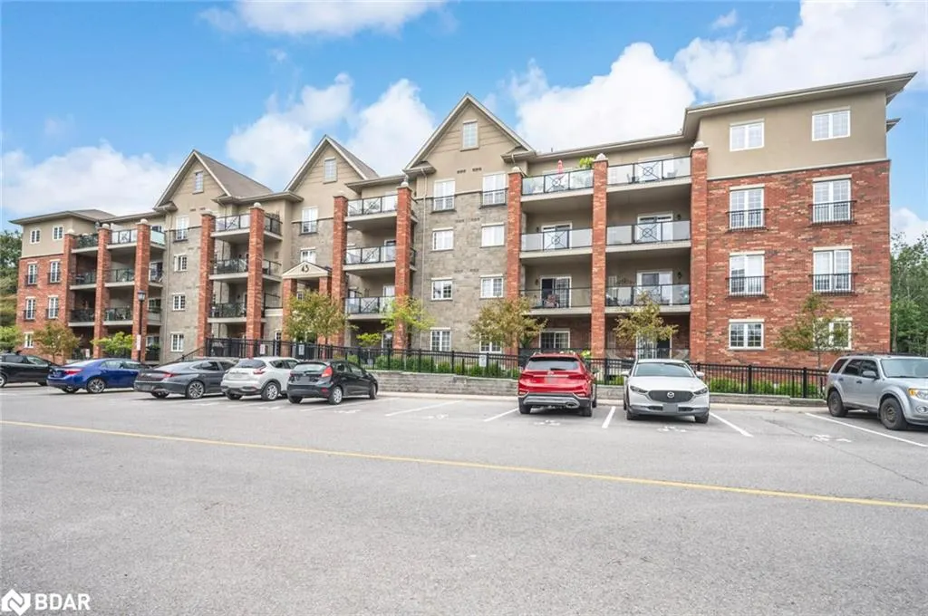 43 Ferndale Drive S, #305