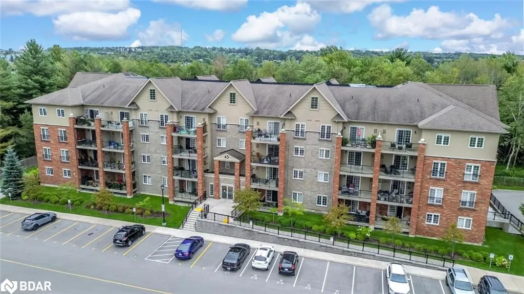 43 Ferndale Drive S, #305