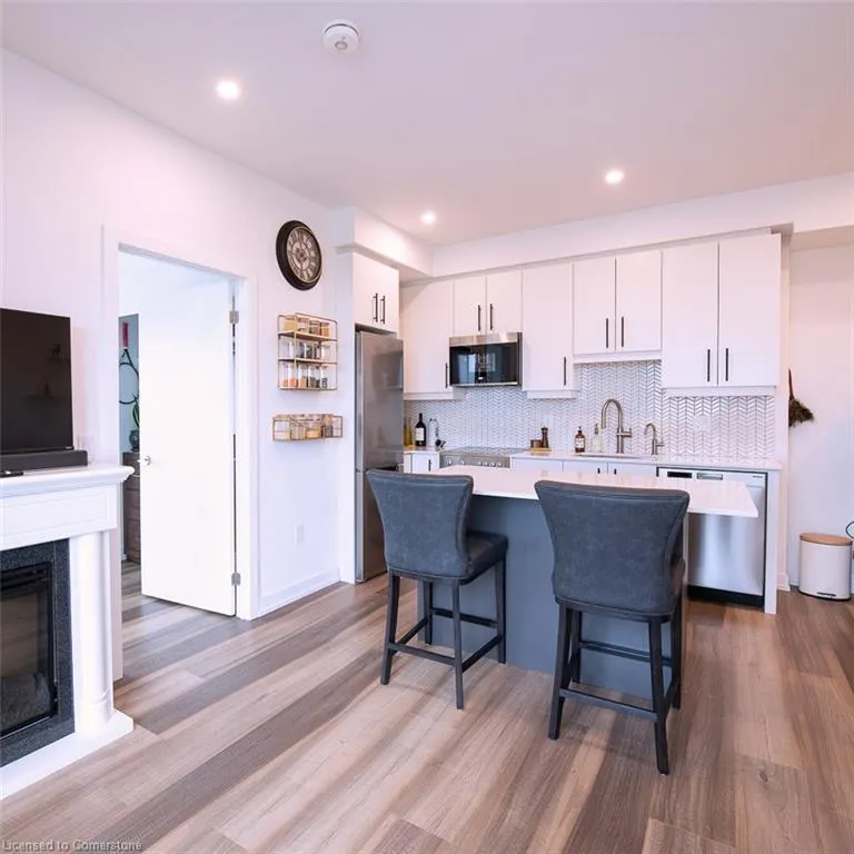 15 Wellington Street S, #1009