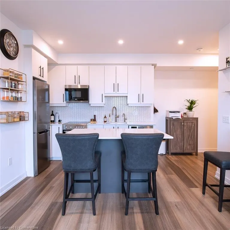 15 Wellington Street S, #1009