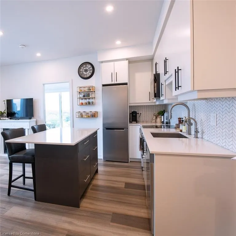 15 Wellington Street S, #1009