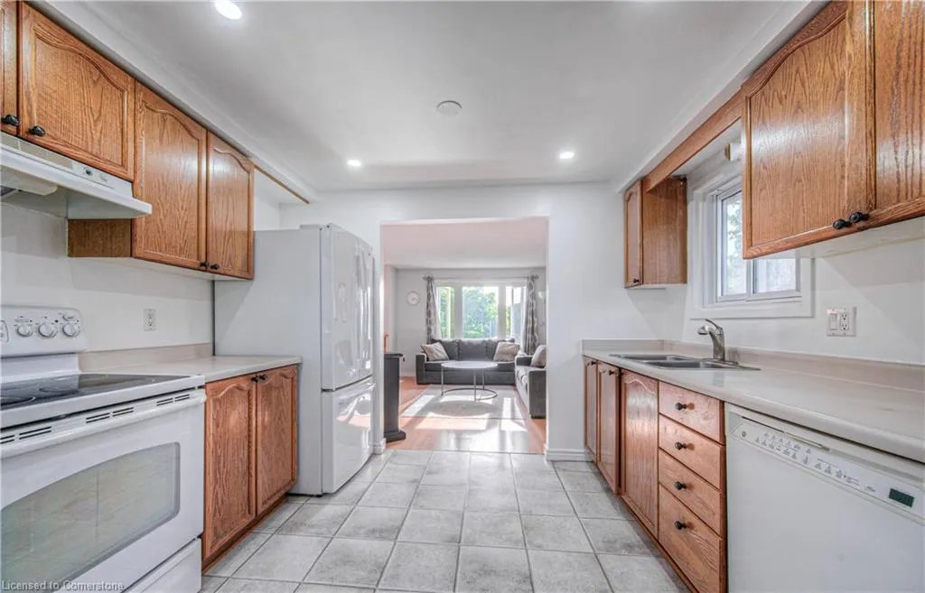 735 Elgin Street N
