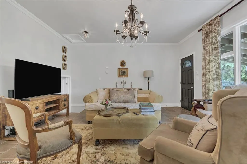 148 Lakeshore Road