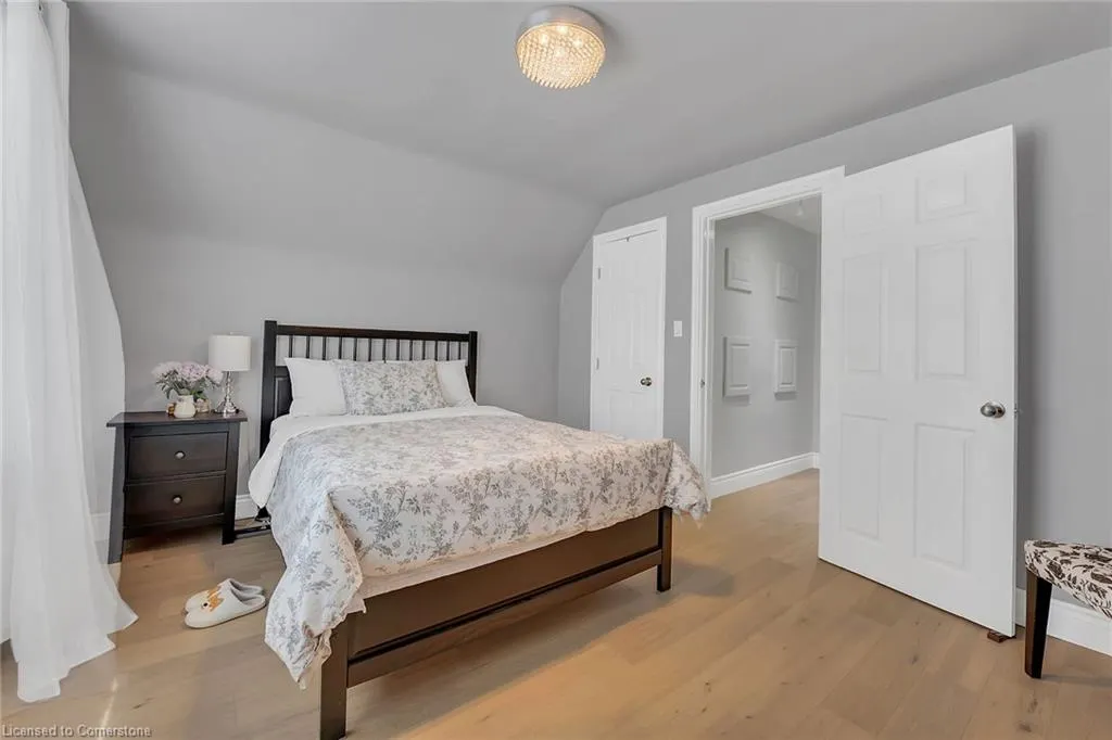 148 Lakeshore Road