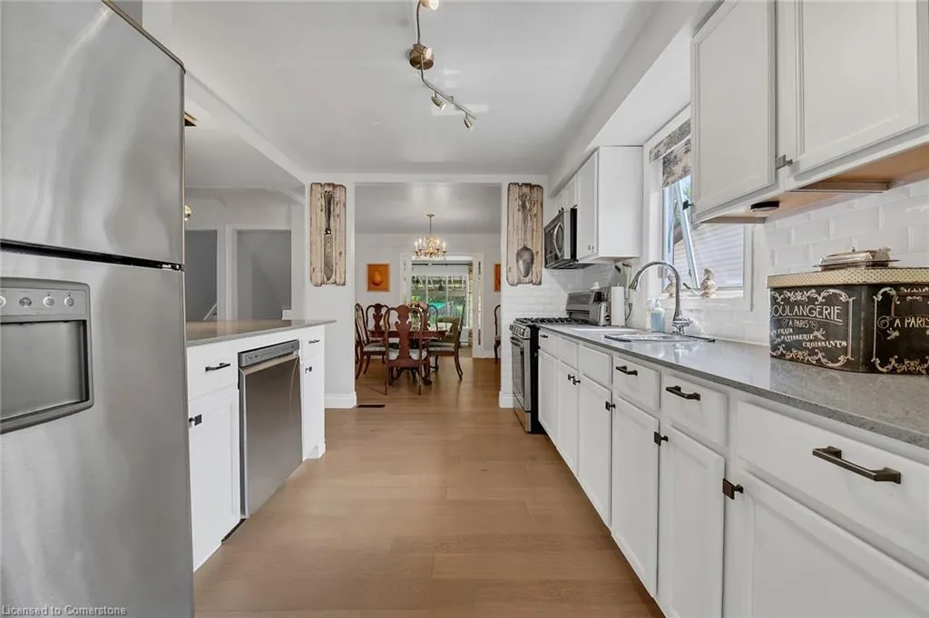 148 Lakeshore Road