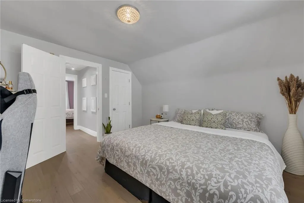 148 Lakeshore Road