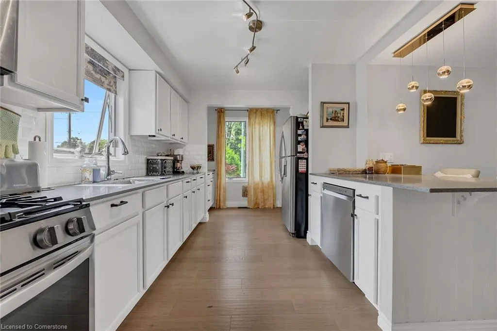 148 Lakeshore Road