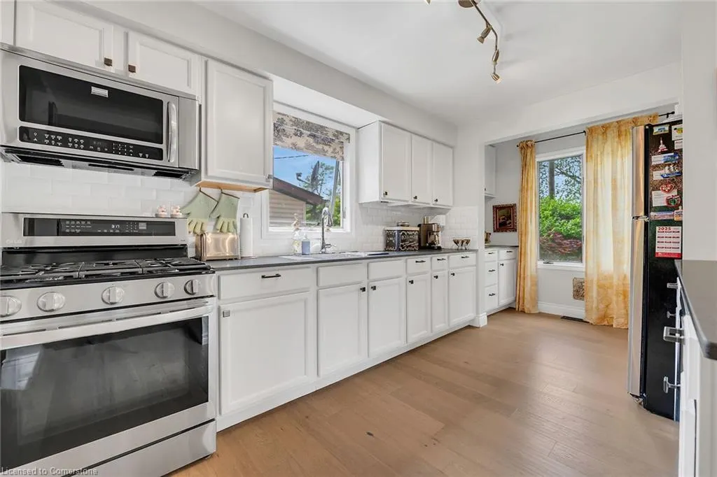 148 Lakeshore Road