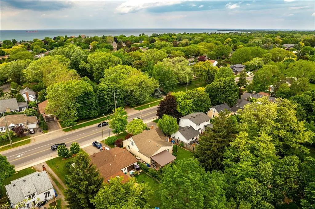 148 Lakeshore Road