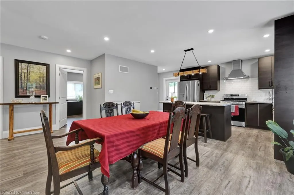 32 Nichol Street W