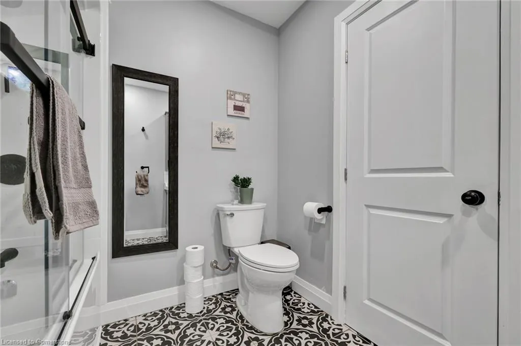 32 Nichol Street W