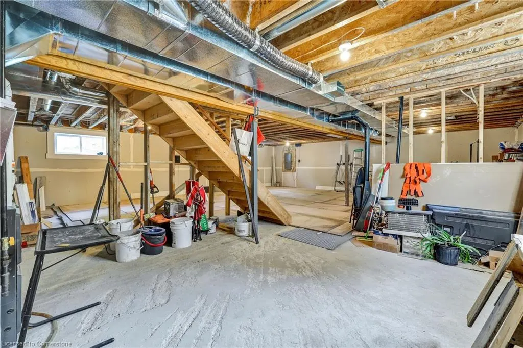 32 Nichol Street W