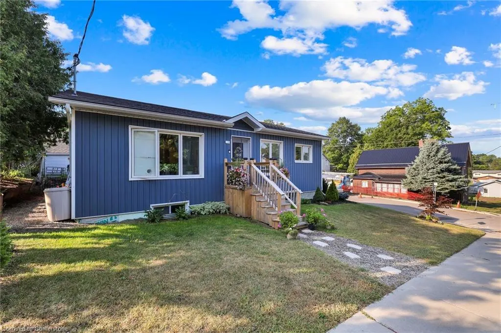 32 Nichol Street W