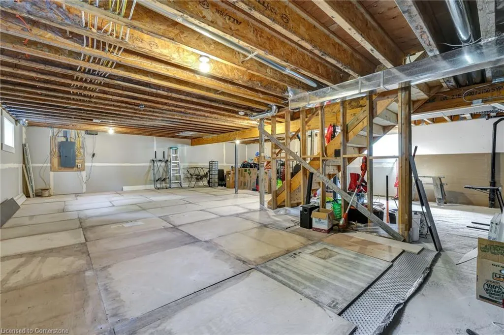 32 Nichol Street W