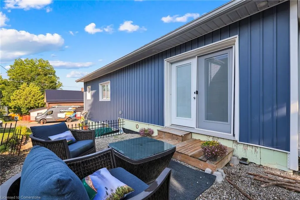 32 Nichol Street W