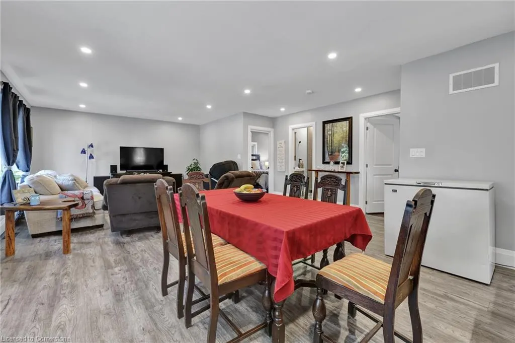 32 Nichol Street W