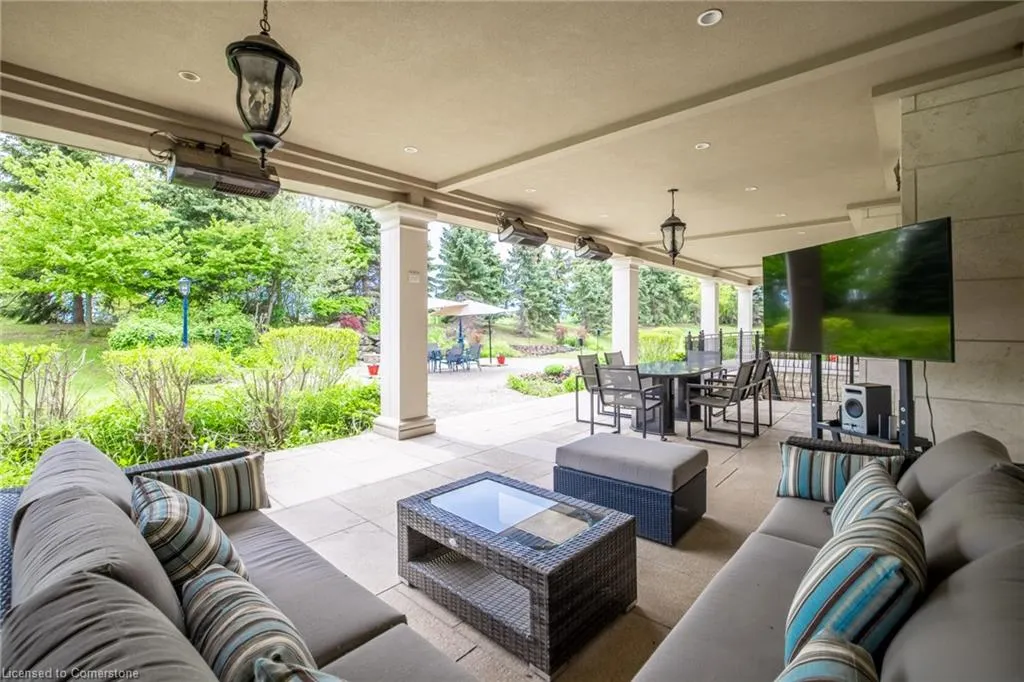 2594 Bluffs Way