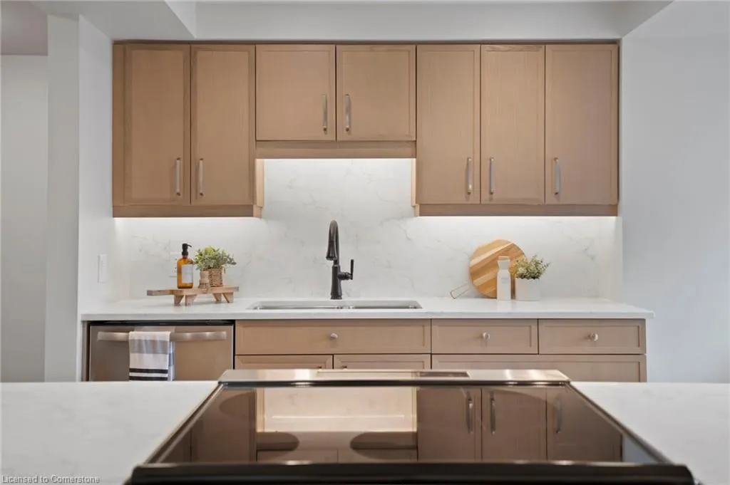 2190 Lakeshore Road, #403
