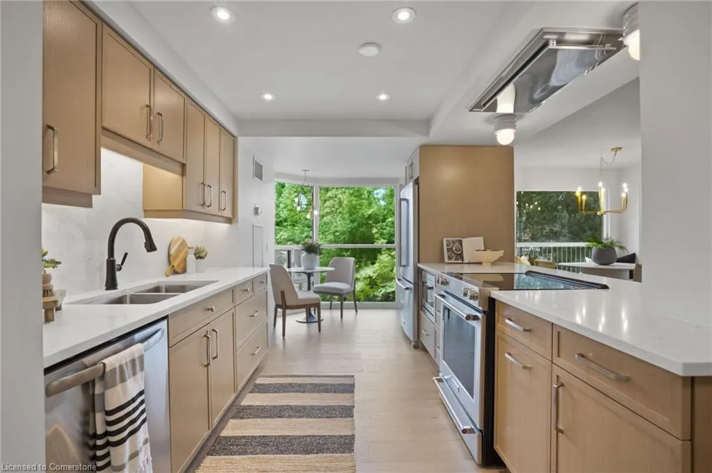 2190 Lakeshore Road, #403