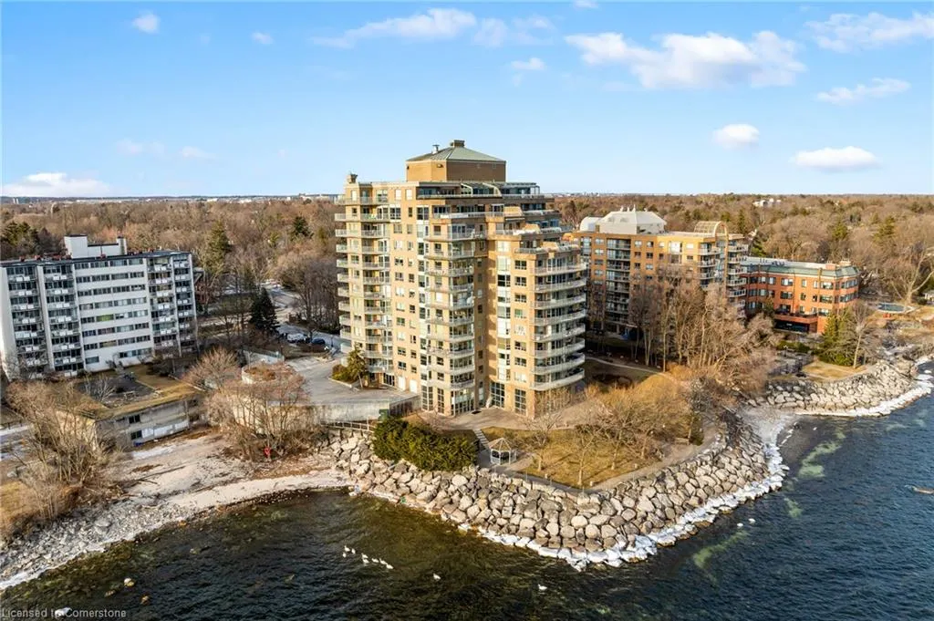 2190 Lakeshore Road, #403