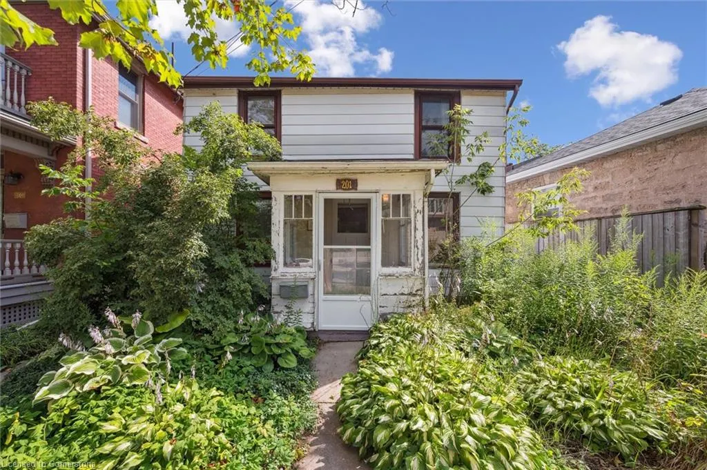 201 Arthur Street N