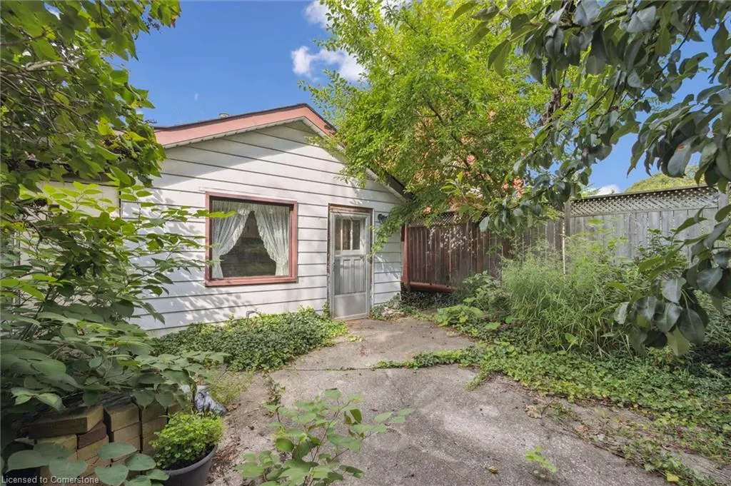 201 Arthur Street N