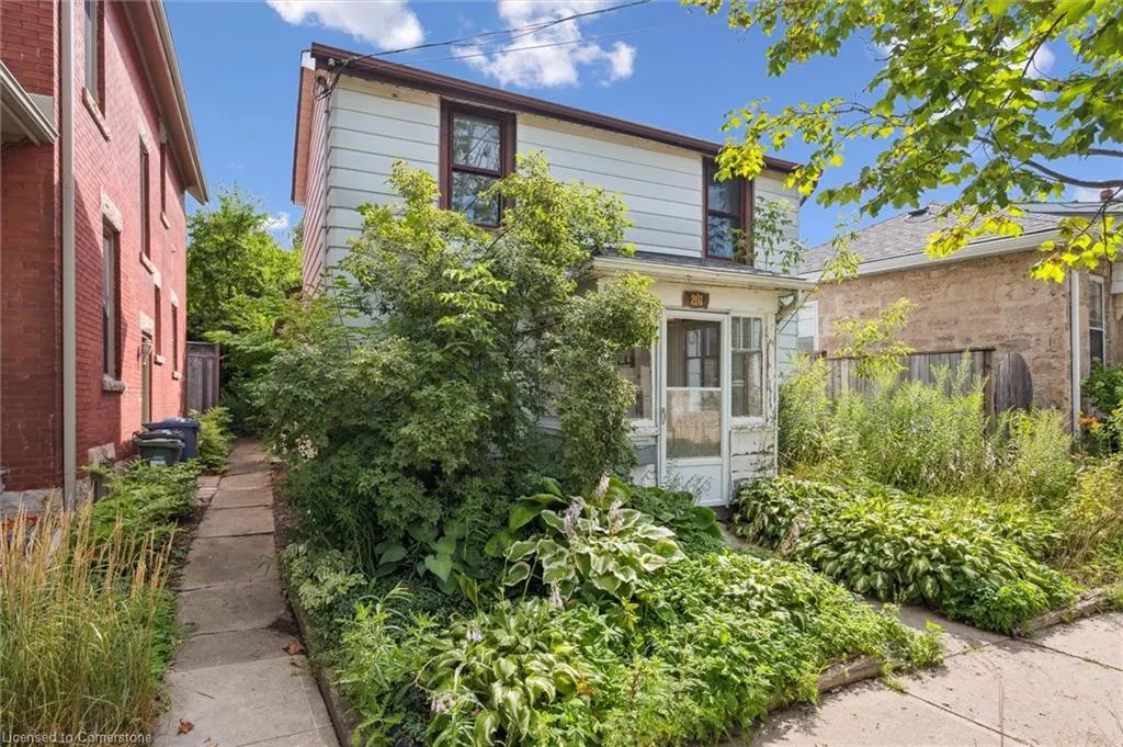201 Arthur Street N