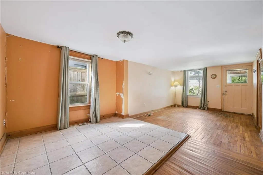 201 Arthur Street N