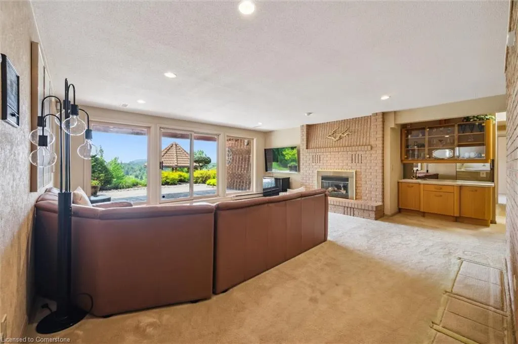 211 Edgehill Drive