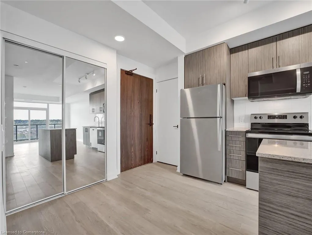2782 Barton Street E, #1418