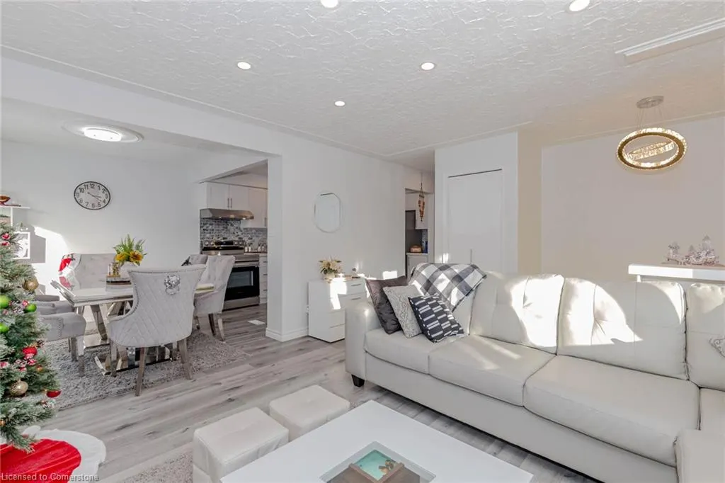 512 Glendene Crescent