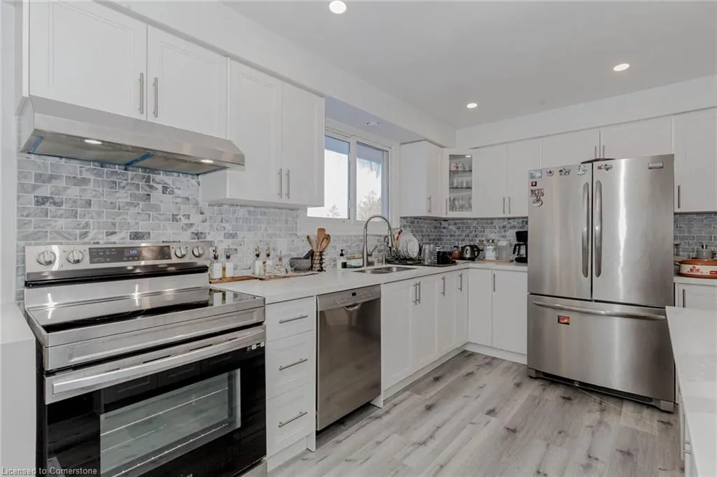 512 Glendene Crescent