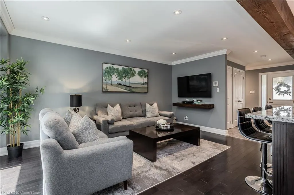 447 Woodview Road, #3