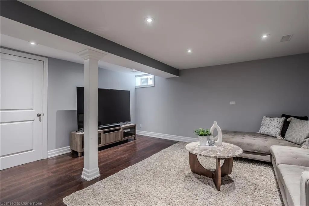 447 Woodview Road, #3