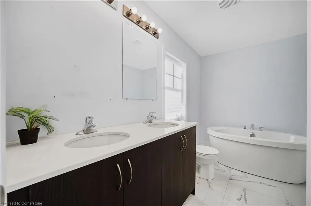 2122 Royal Gala Circle