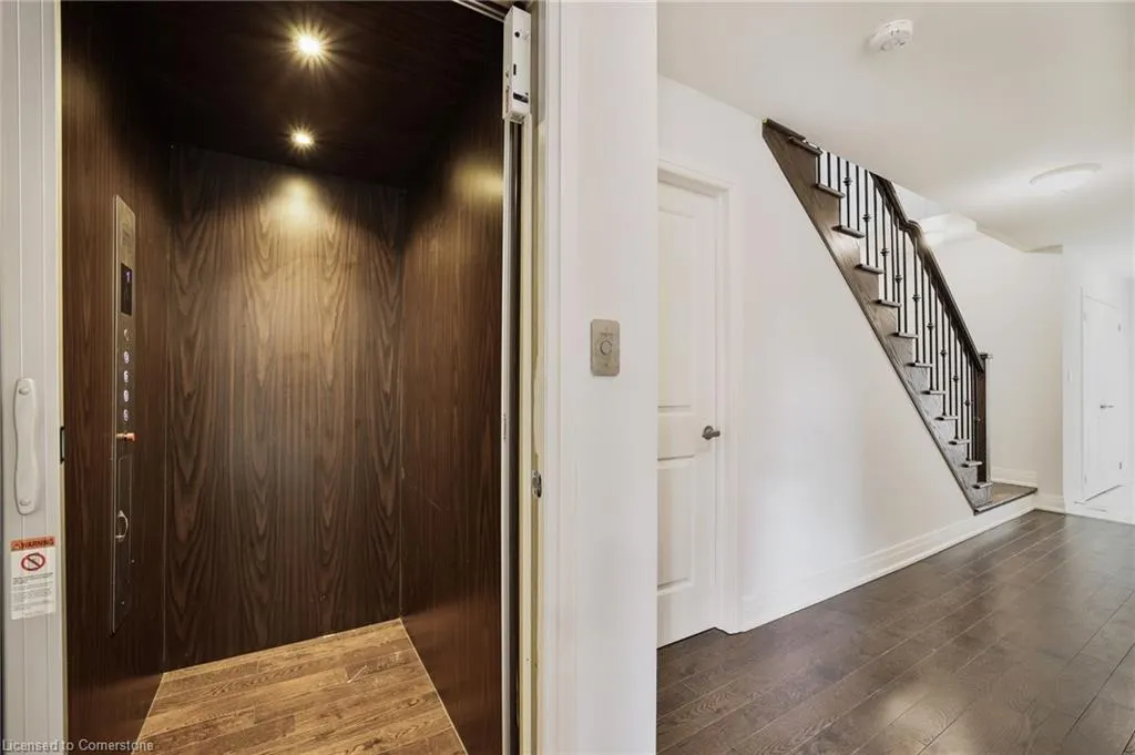 2122 Royal Gala Circle
