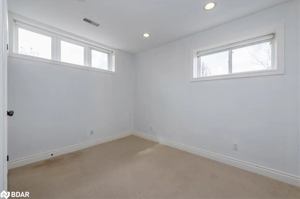33 Primrose Crescent