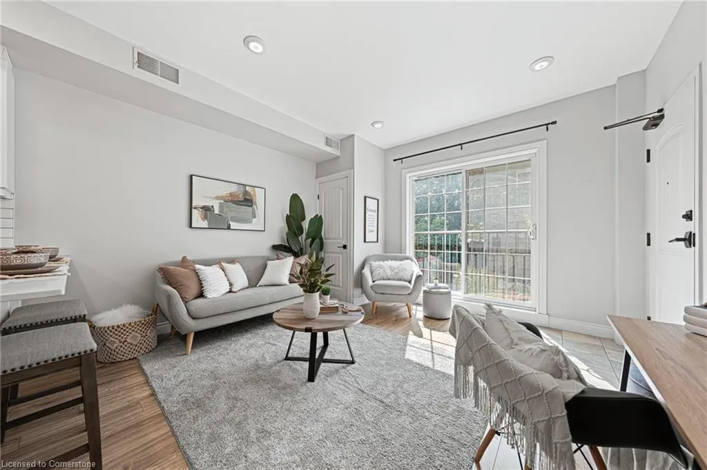 B204-112 Union Street E