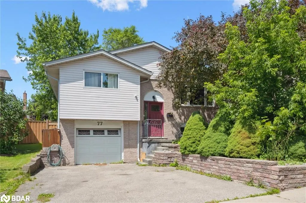 77 Pinemeadow Crescent