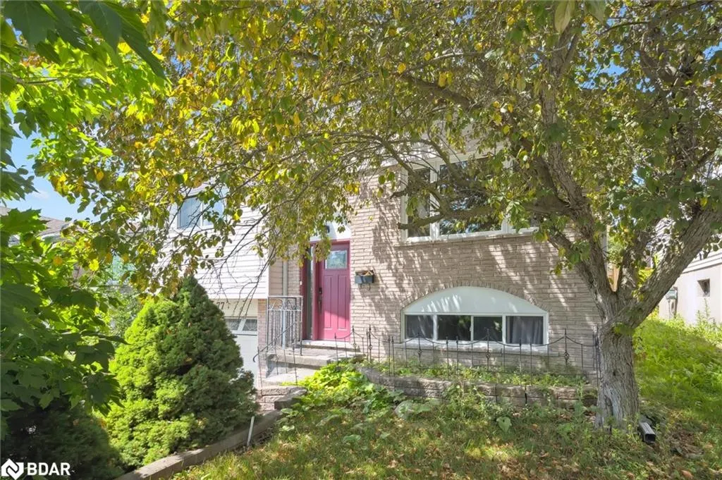 77 Pinemeadow Crescent