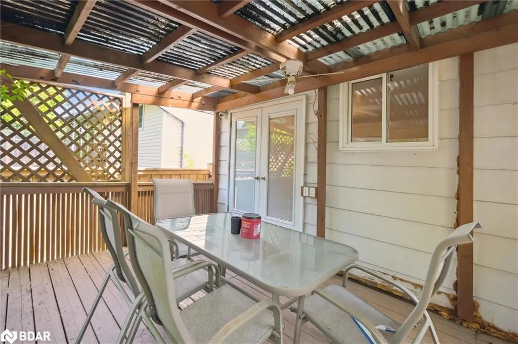 77 Pinemeadow Crescent