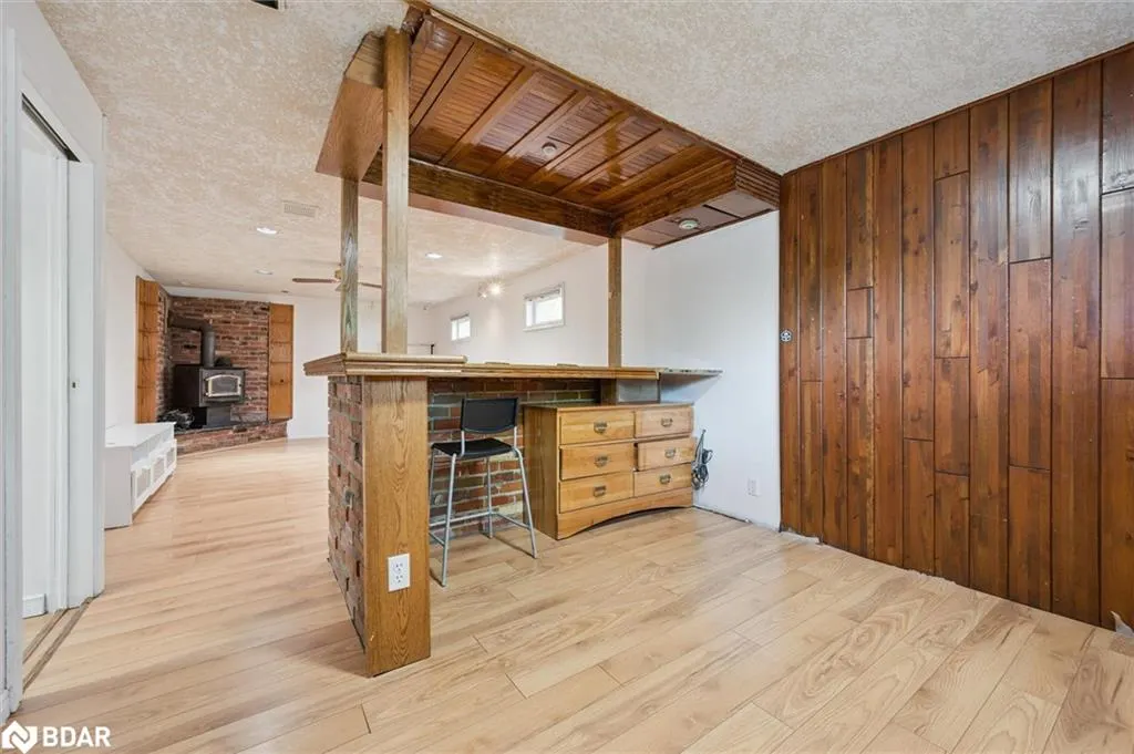 77 Pinemeadow Crescent