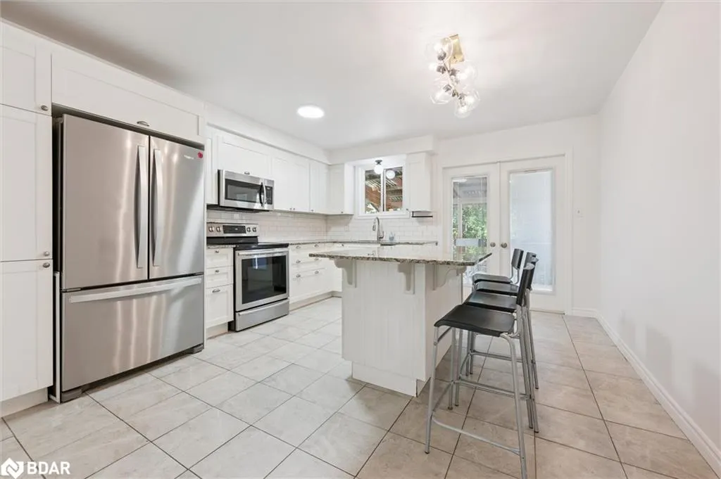 77 Pinemeadow Crescent