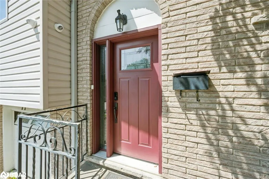 77 Pinemeadow Crescent