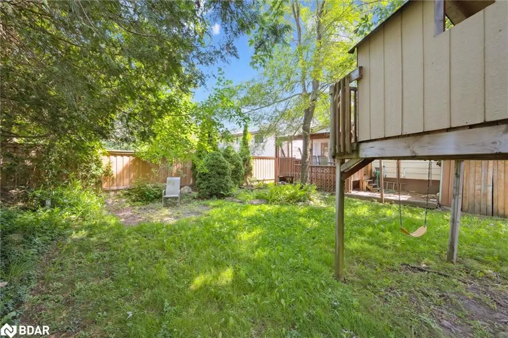 77 Pinemeadow Crescent