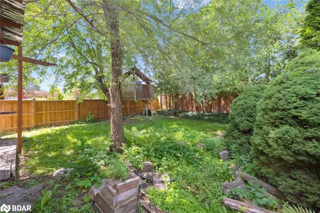 77 Pinemeadow Crescent