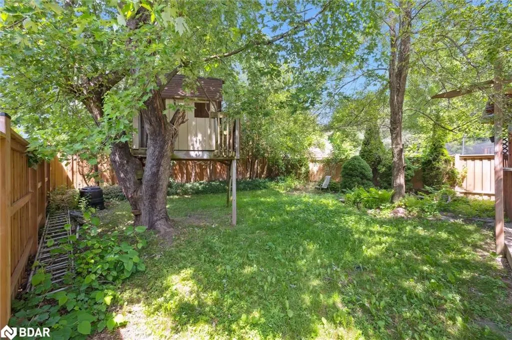77 Pinemeadow Crescent
